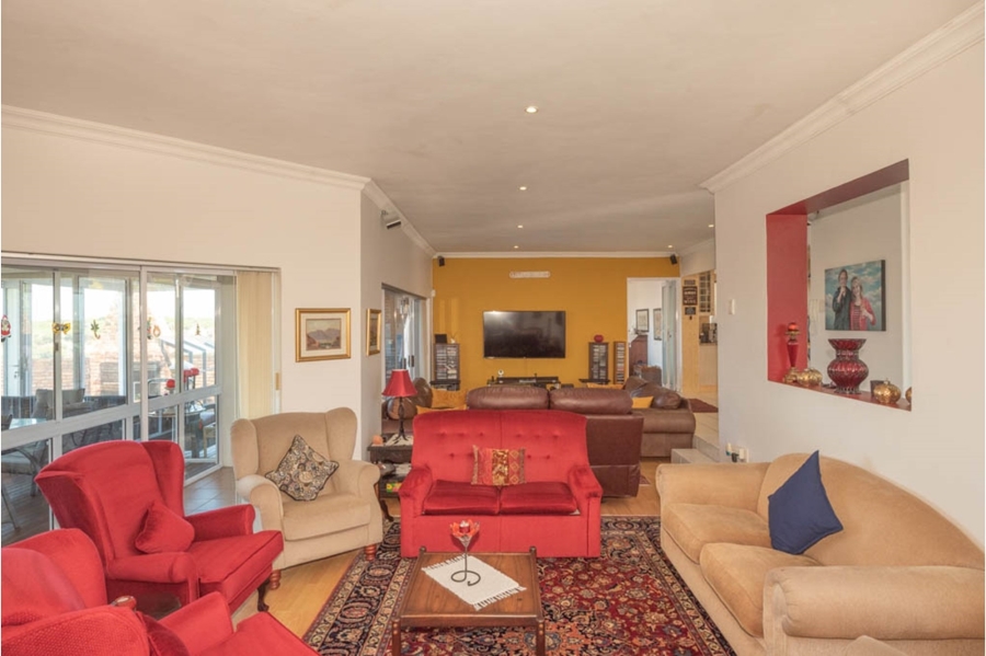 6 Bedroom Property for Sale in Humerail Eastern Cape